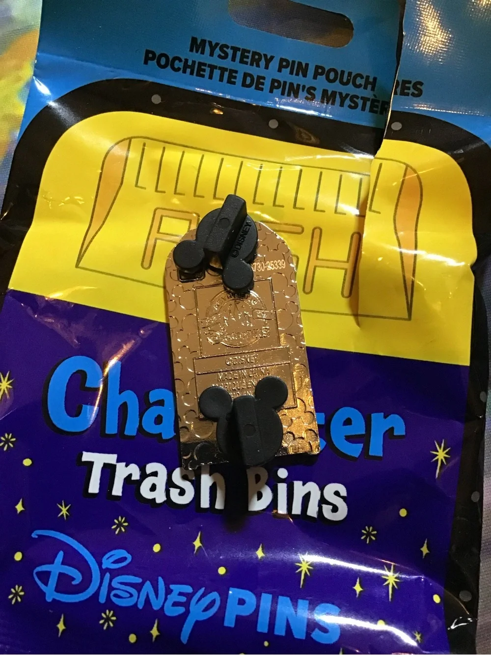 2025 Disney parks character trash bins mystery pin goofy